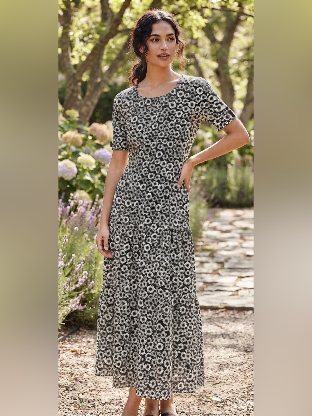 Topshop Black & White Floral 
Tiered Maxi Dress with short band puff
Sleeves EUC